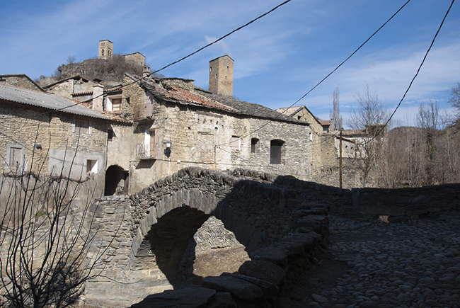 Población medieval de Montañna muy cerca de Puente de Montañana - Ribagorza